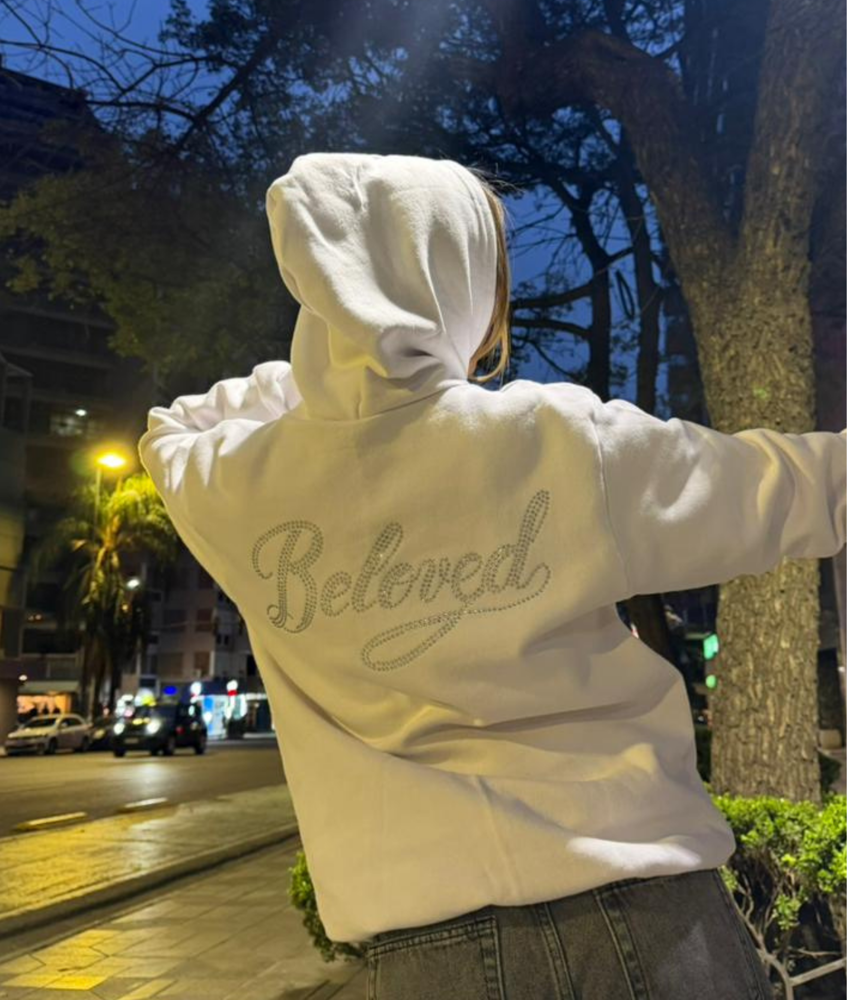 Buzo Beloved puesto