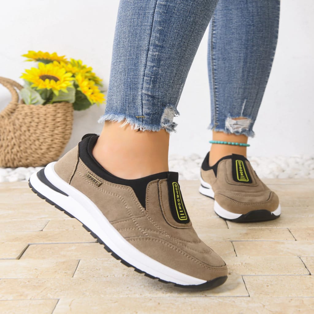 T&ecirc;nis feminino casual plus size confort&aacute;vel, modelo slip-on.