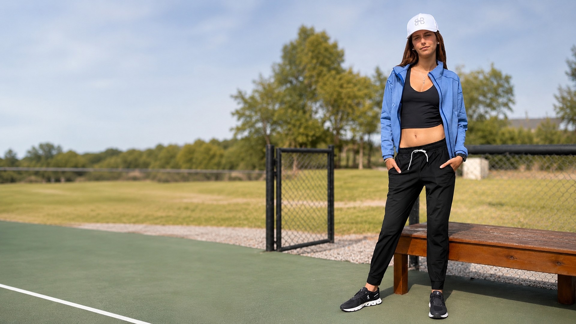Look Off Court Índigo Edit con Top Clementina, Jogger Benjamín y Campera Cruz Índigo de Goddess Activewear