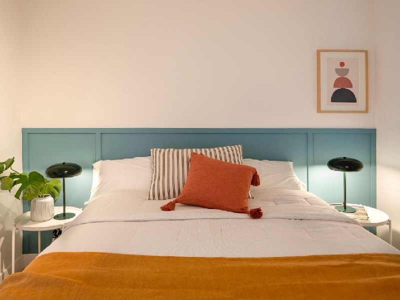 Ambiente Airbnb equipado con muebles MITE