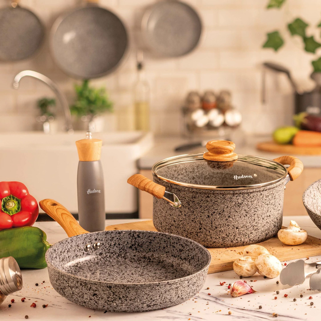 dos ollas de granito sobre una mesada large