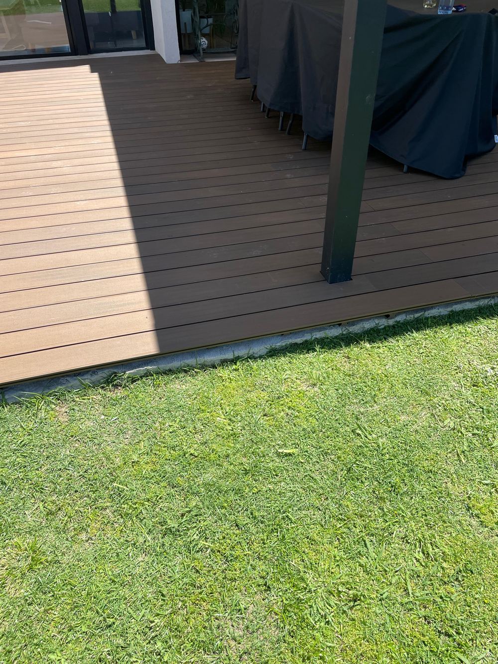Deck terminado en la galería