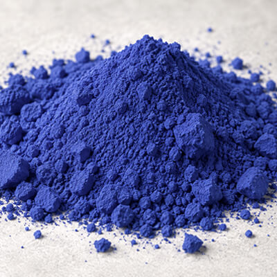 Pó de ultramar natural, o pigmento azul feito de lápis-lazúli