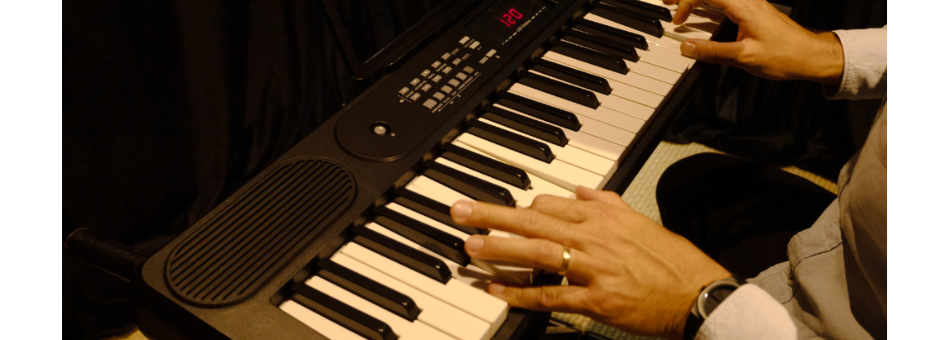 Kit Teclado AZ Keys TONE KT61 Preto Bivolt + Suporte Pedal Capa.