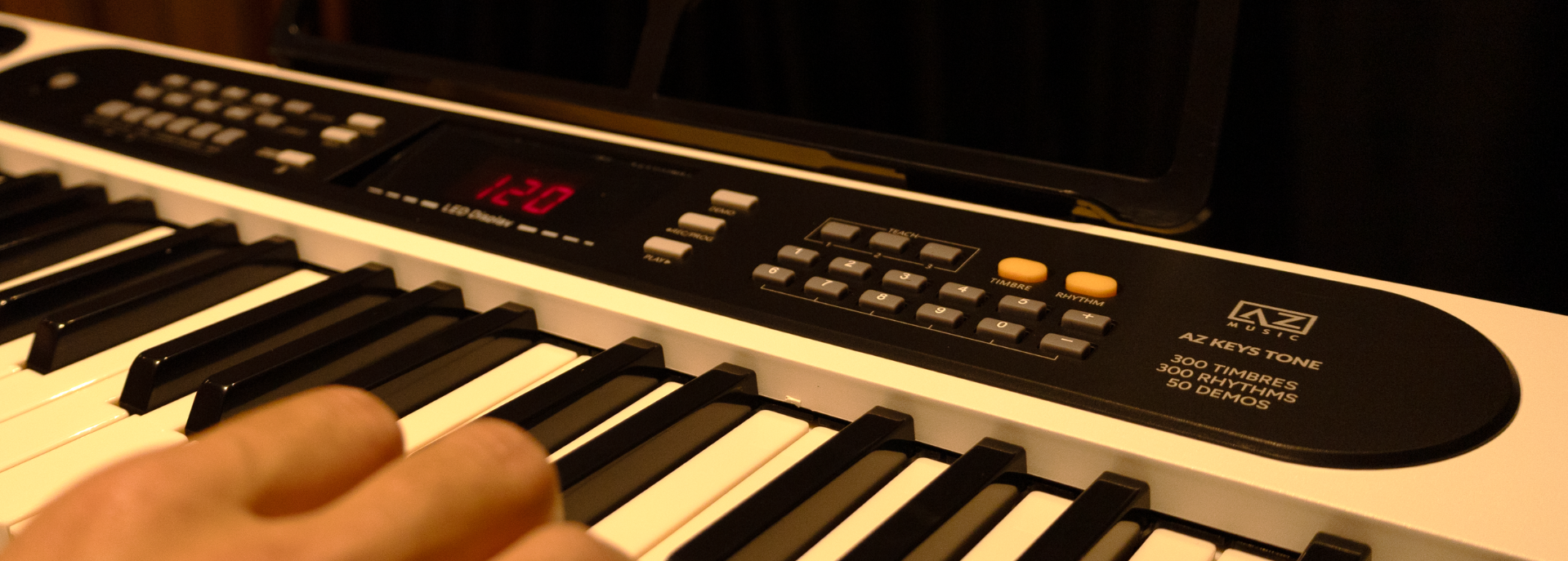 Teclado Musical 61 Teclas AZ KEYS TONE KT61 Branco com Fonte Bivolt