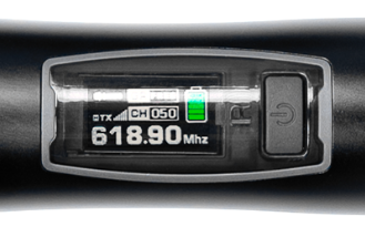 Display OLED colorido no bast&atilde;o do AX802M G2 mostrando frequ&ecirc;ncia volume bateria e sinais RF AF