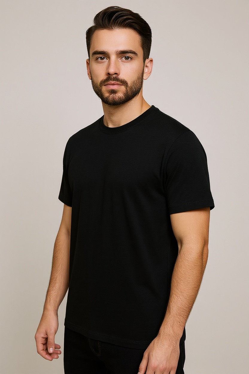 Modelo vestindo camiseta Pima coral