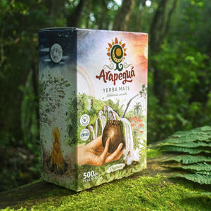 Paquete de yerba mate Arapeguá con Palo, con ilustración de Déborah Viccini