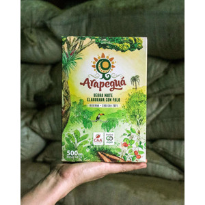 Paquete de yerba mate Arapeguá Reserva con ilustración de Déborah Viccini