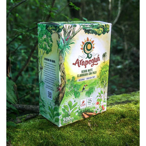 Paquete de yerba mate Arapeguá Reserva con ilustración de Déborah Viccini