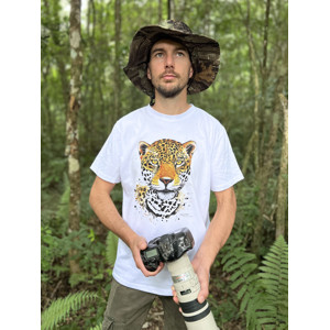 Remera con ilustración a la acuarela de yaguareté, por Déborah Viccini (Anambé – Arte de la Selva)