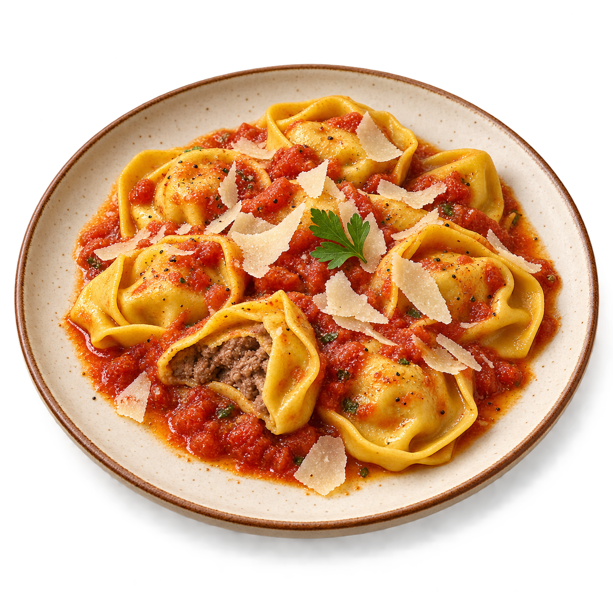 Ilustra&ccedil;&atilde;o de tortelli recheados de carne, com molho de tomate e parmes&atilde;o, em prato inteiro de cer&acirc;mica.
