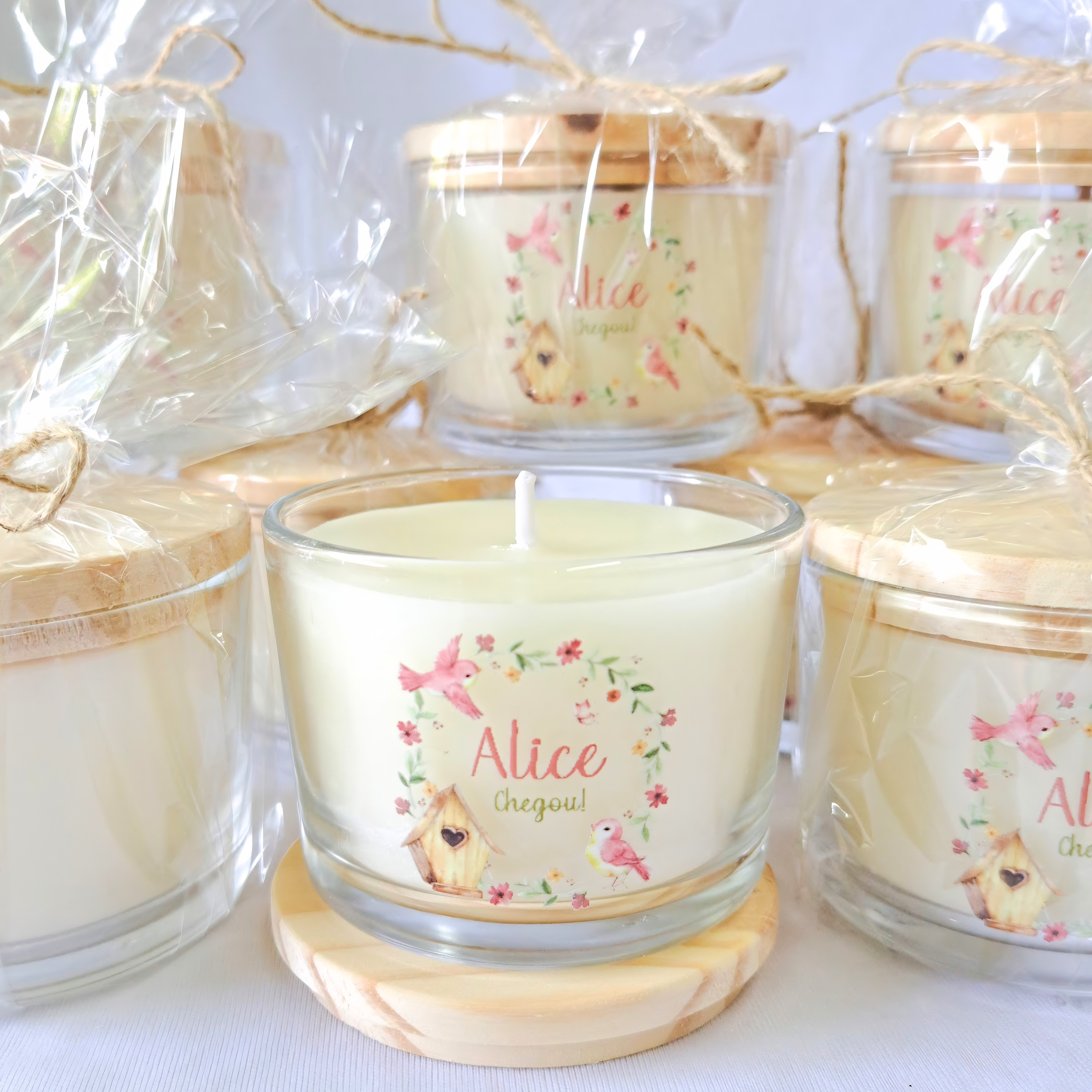 Lembrancinhas personalizadas com velas para maternidade e batizado