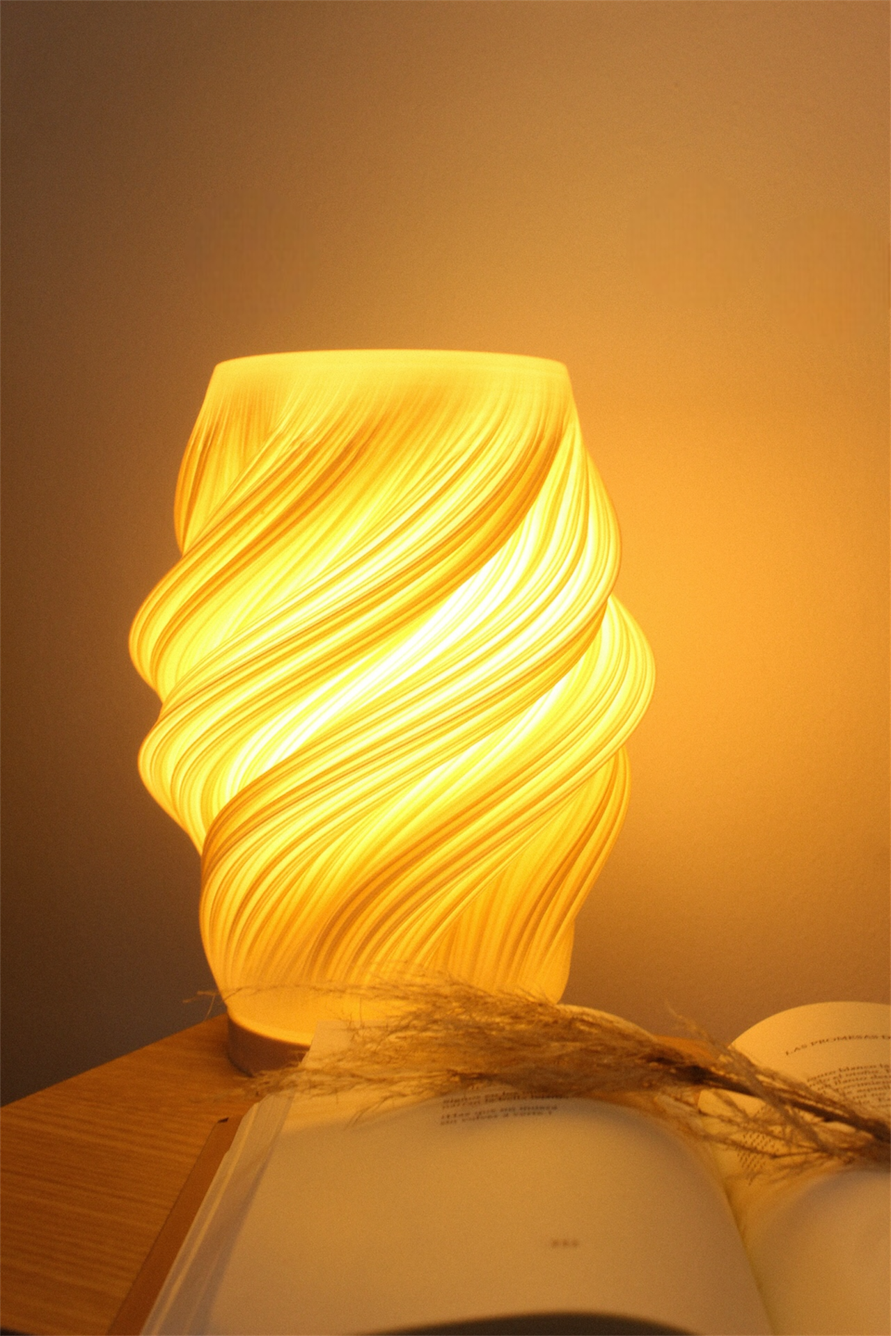 Velador Syris en dormitorio