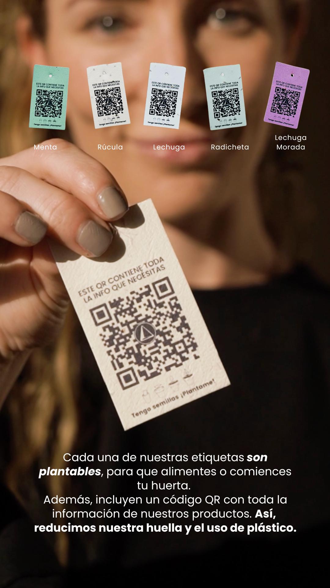 Cada una de nuestras etiquetas son plantables, para que alimentes o comiences tu huerta.  Además, incluyen un código QR con toda la información de nuestros productos. Así,  reducimos nuestra huella y el uso de plástico.