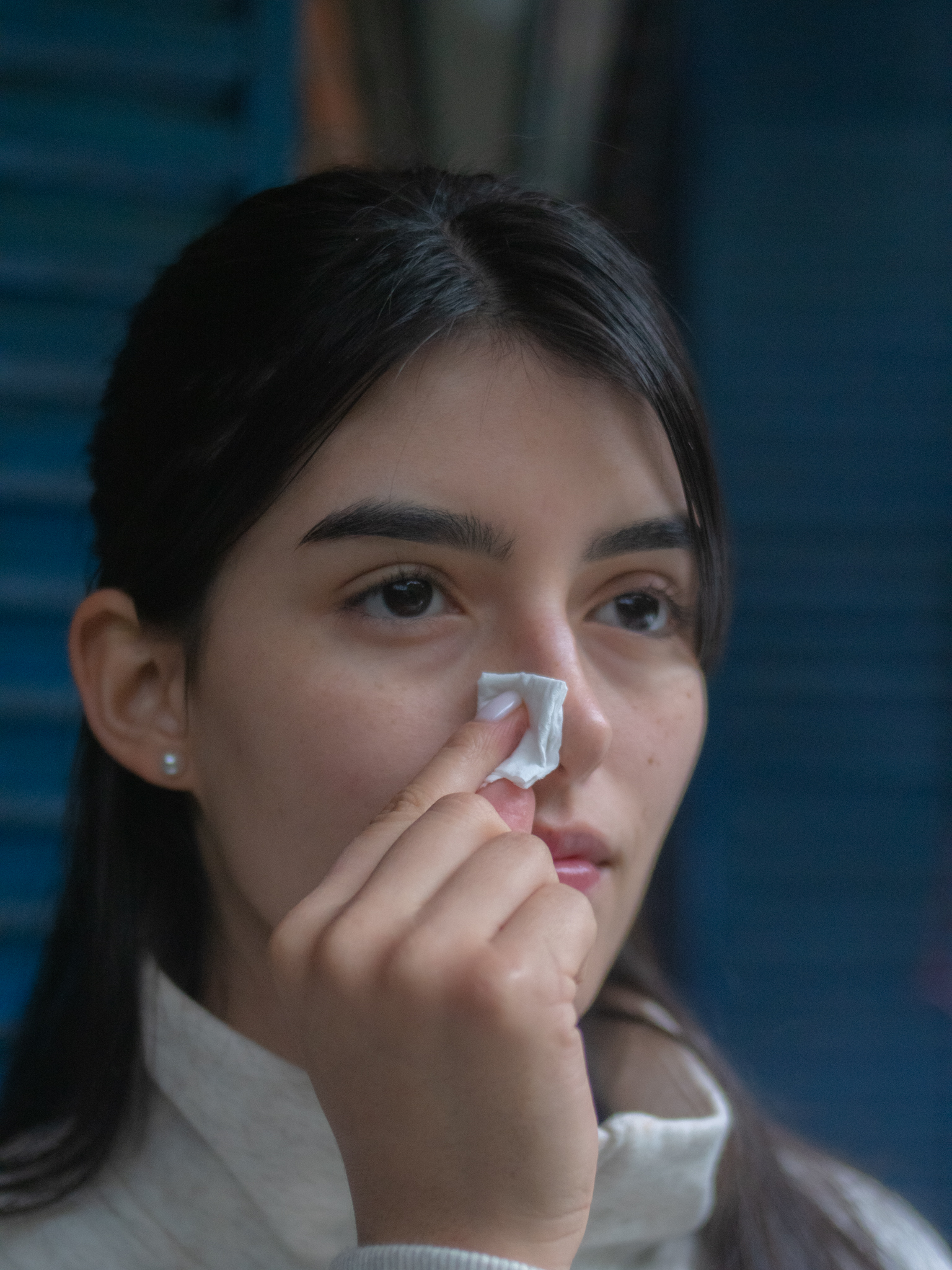 1er paso: Limpiar tu nariz para permitir que los imanes se peguen mejor