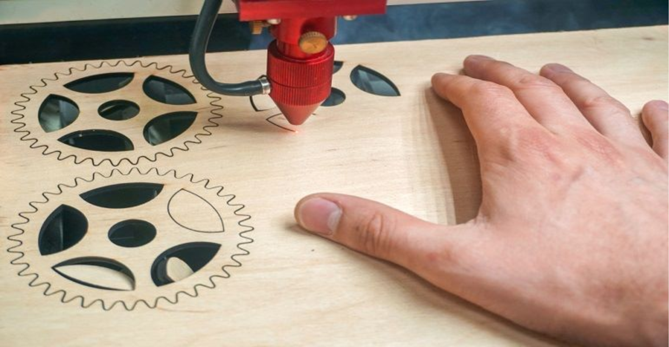 Exemplo de corte a laser em diversos materiais