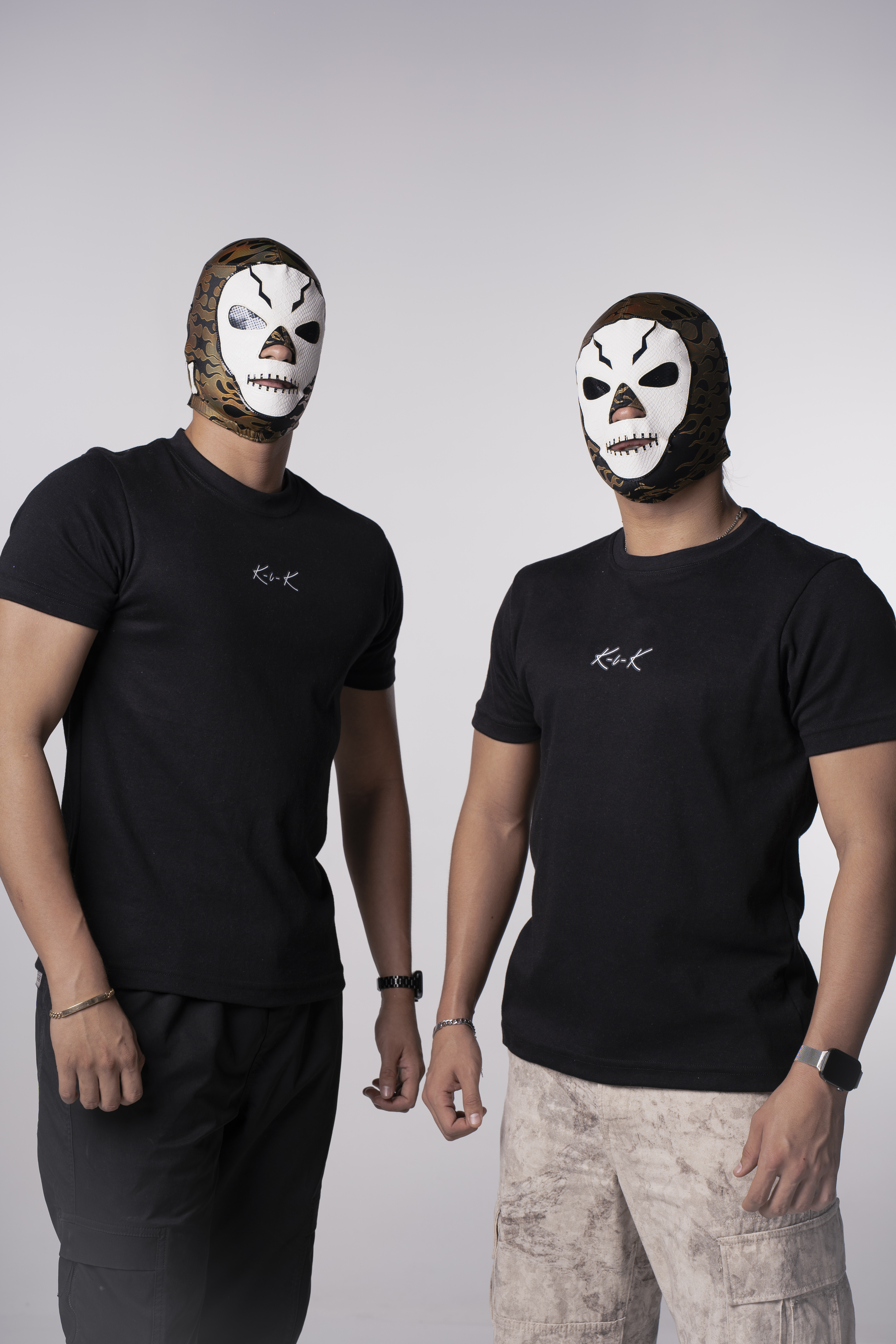 Calaveras JR I y II modelando ropa KLK