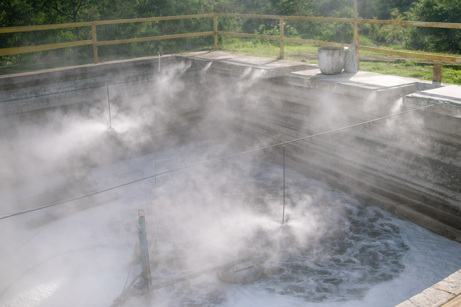 Aplica&ccedil;&atilde;o de neutralizador de odores em tanque de tratamento de efluentes por nebuliza&ccedil;&atilde;o