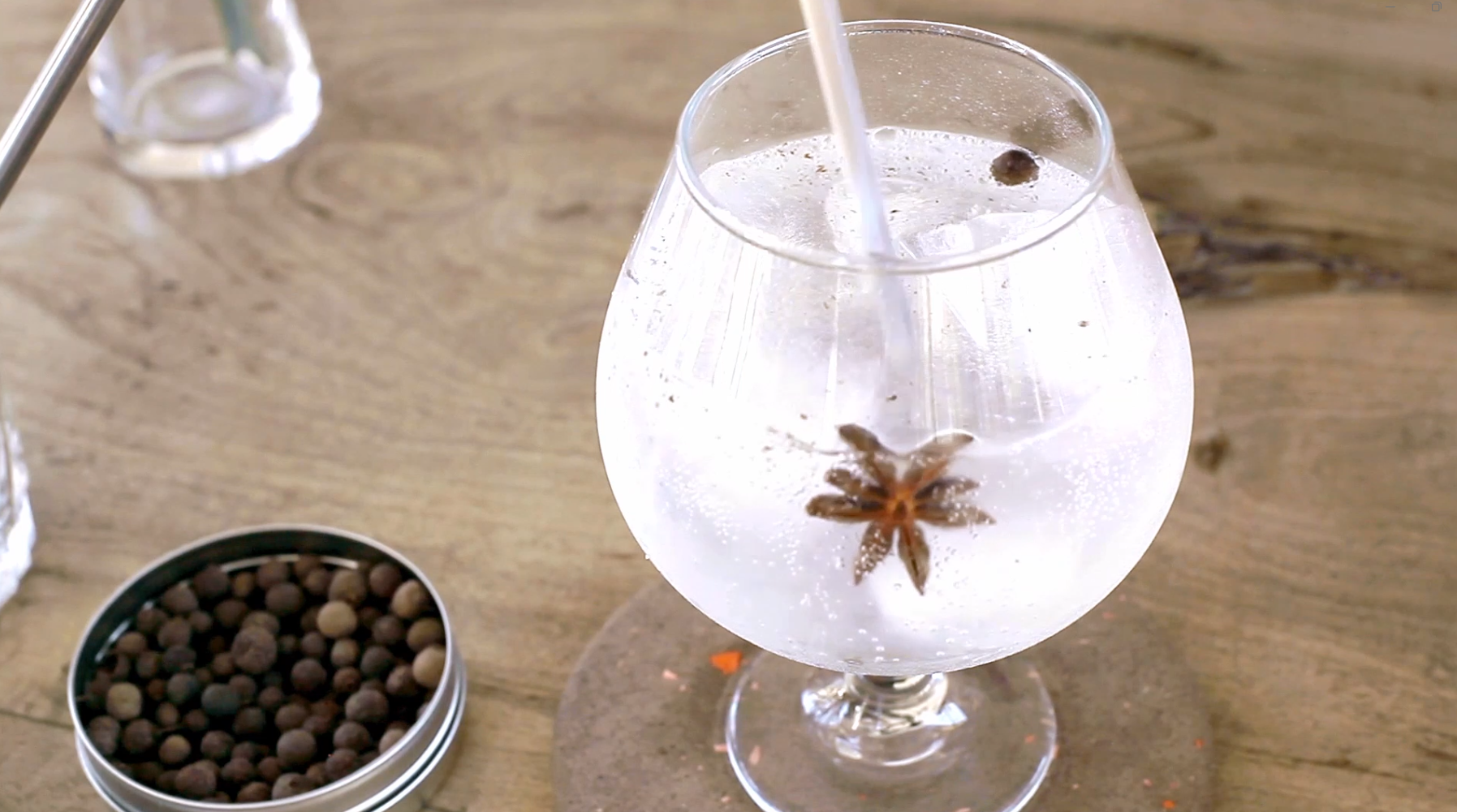 Gin Tonic con pimienta de Jamaica y anís estrellado