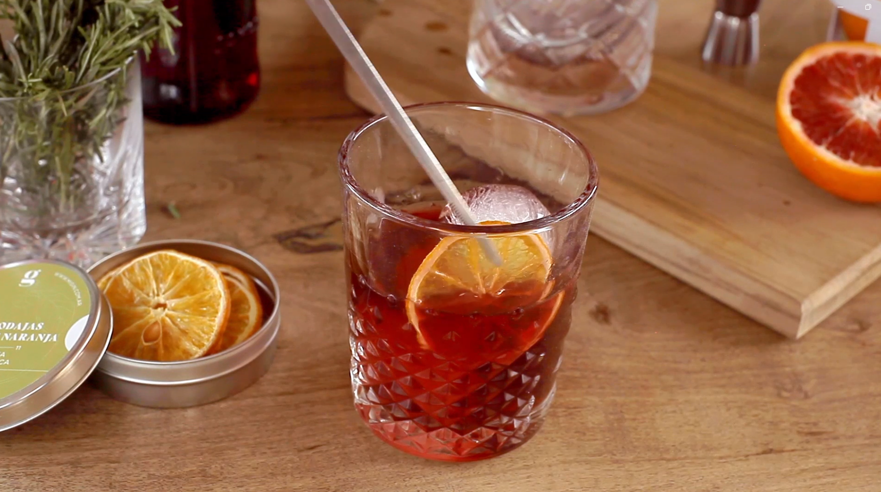 Negroni con cítrico disecado
