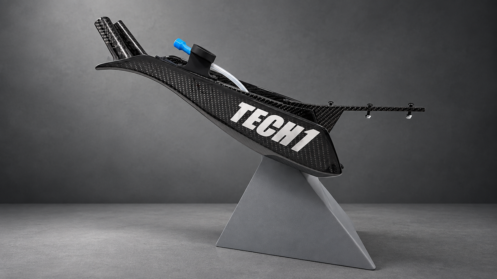 Cockpit TECH1 em fibra de carbono desenvolvido e produzido artesanalmente pela Tech Carbon no Brasil.
