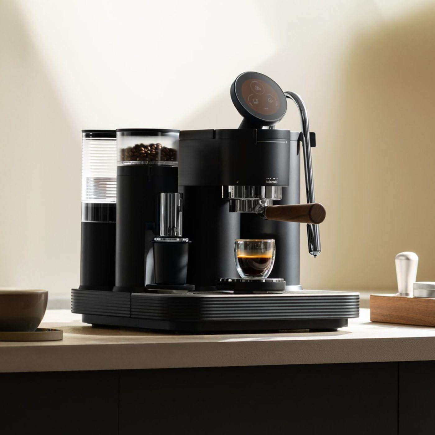 Cafetera espresso Meraki Gen 2 sobre la mesada