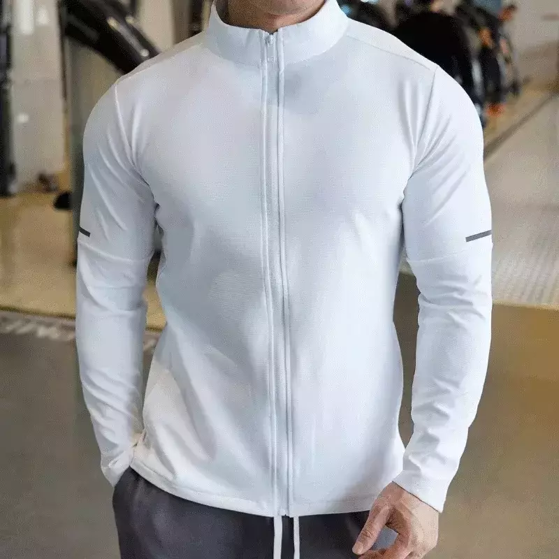 Jaqueta esportiva masculina branca com zíper" descreve exatamente o que está na imagem, incluindo a cor e um detalhe importante (zíper).