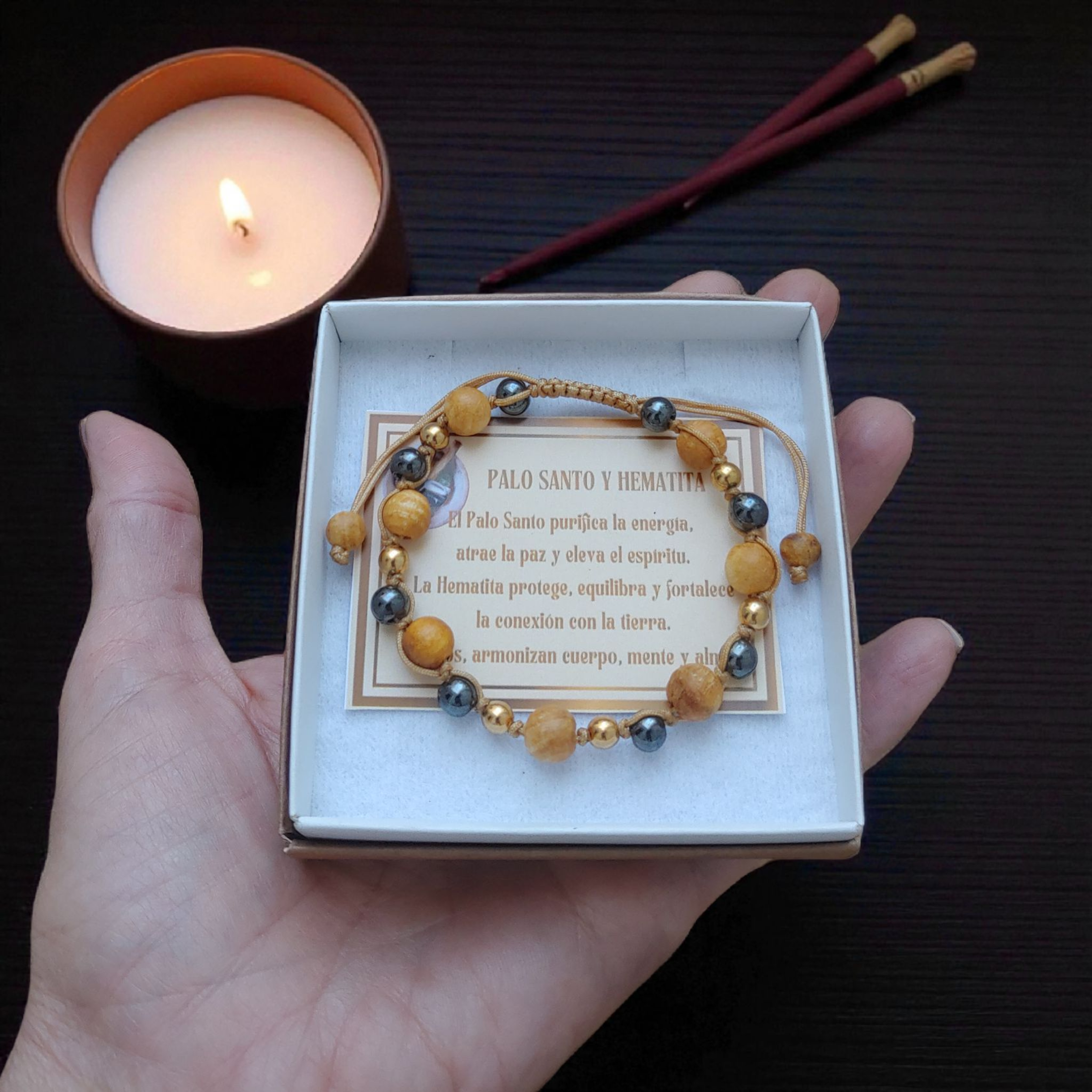 Detalle Pulsera Palo Santo con Hematita
