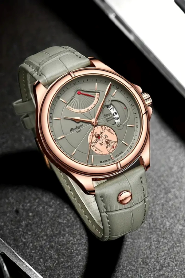 A watch with a leather band

AI-generated content may be incorrect.