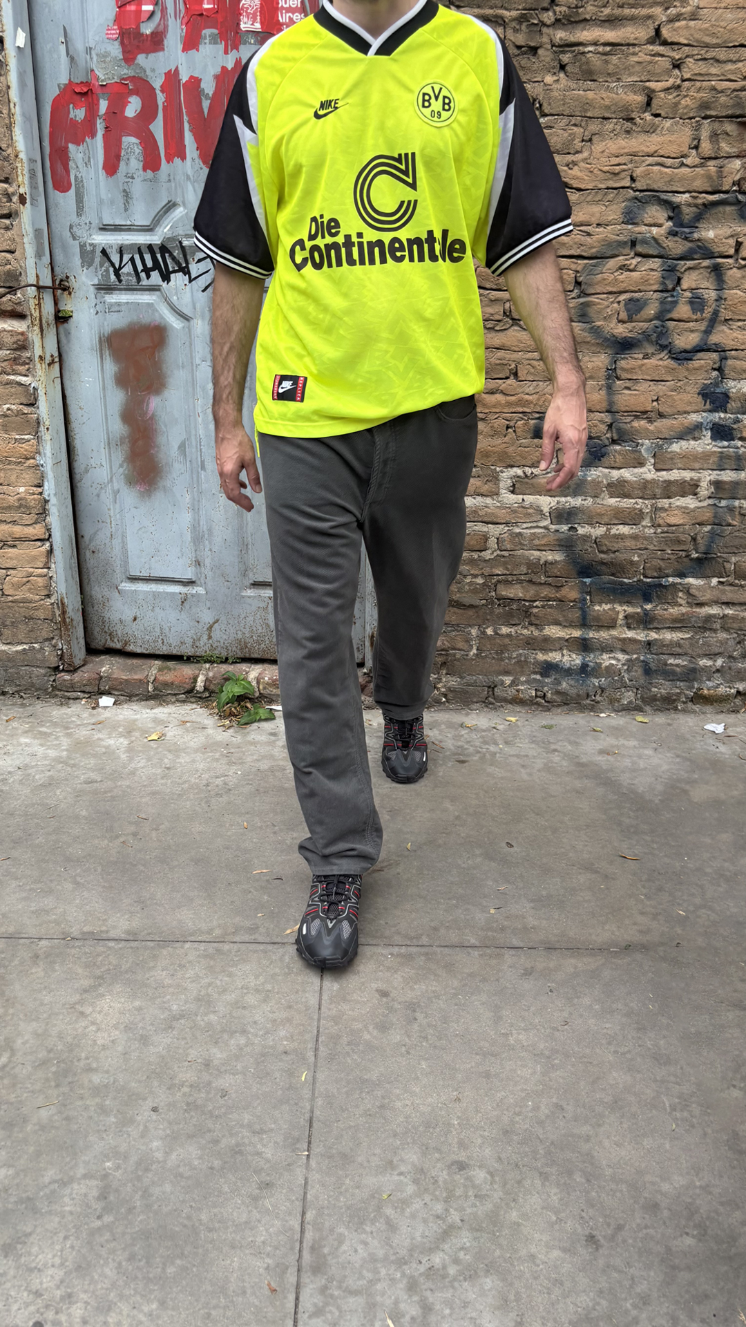 LOOK 03