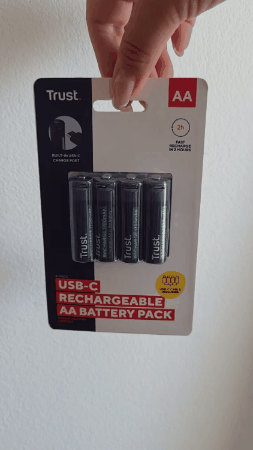 Proceso de carga Trust AA con LED