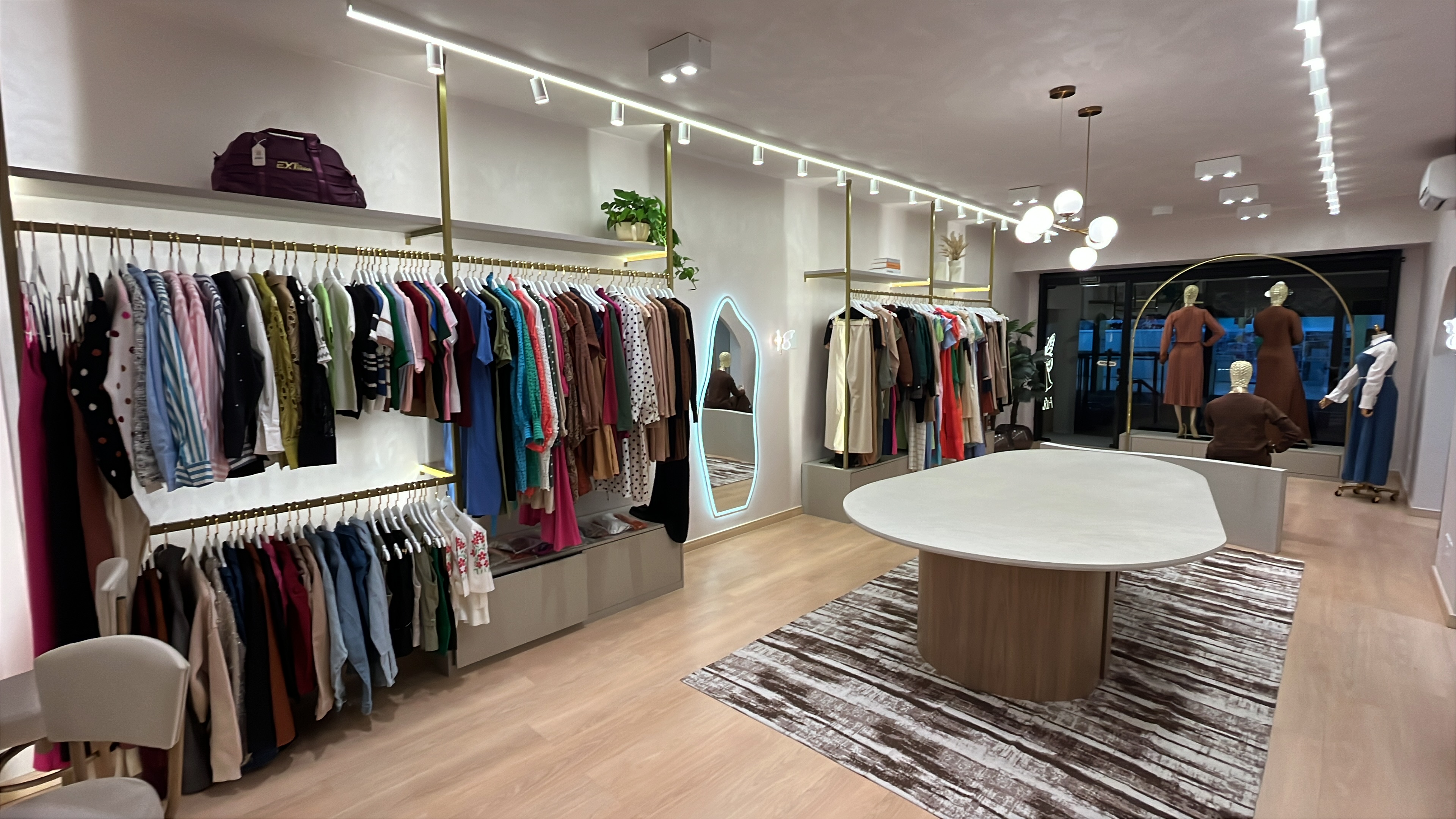 Interior da loja ALARIA - grande