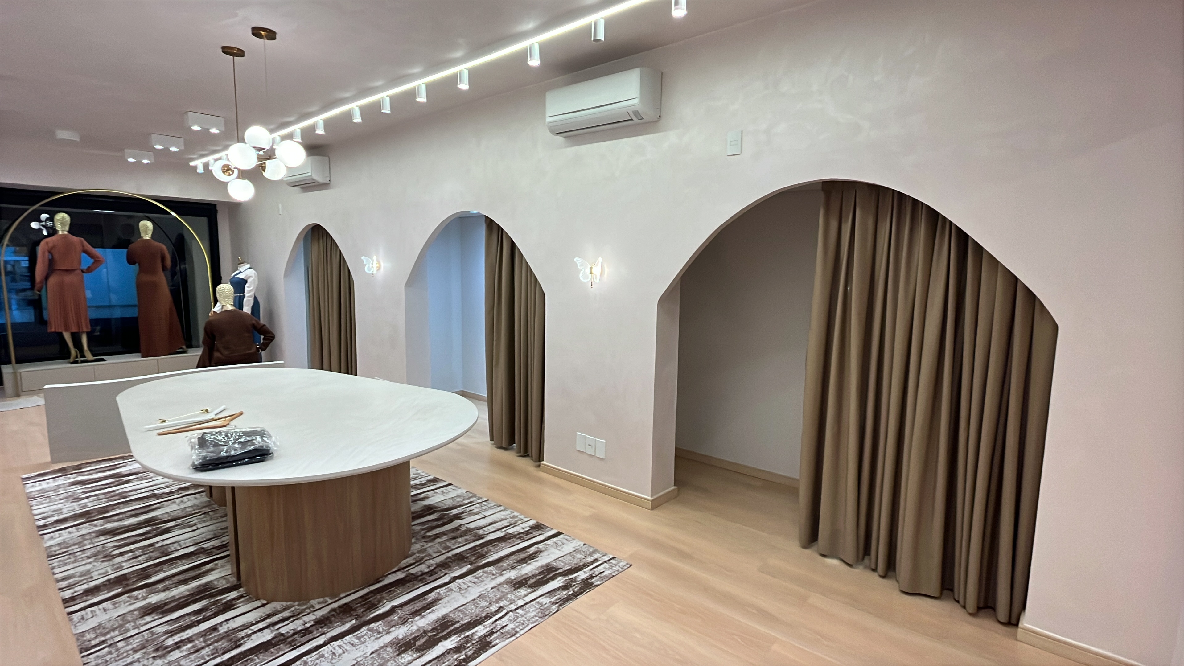 Araras de roupas ALARIA