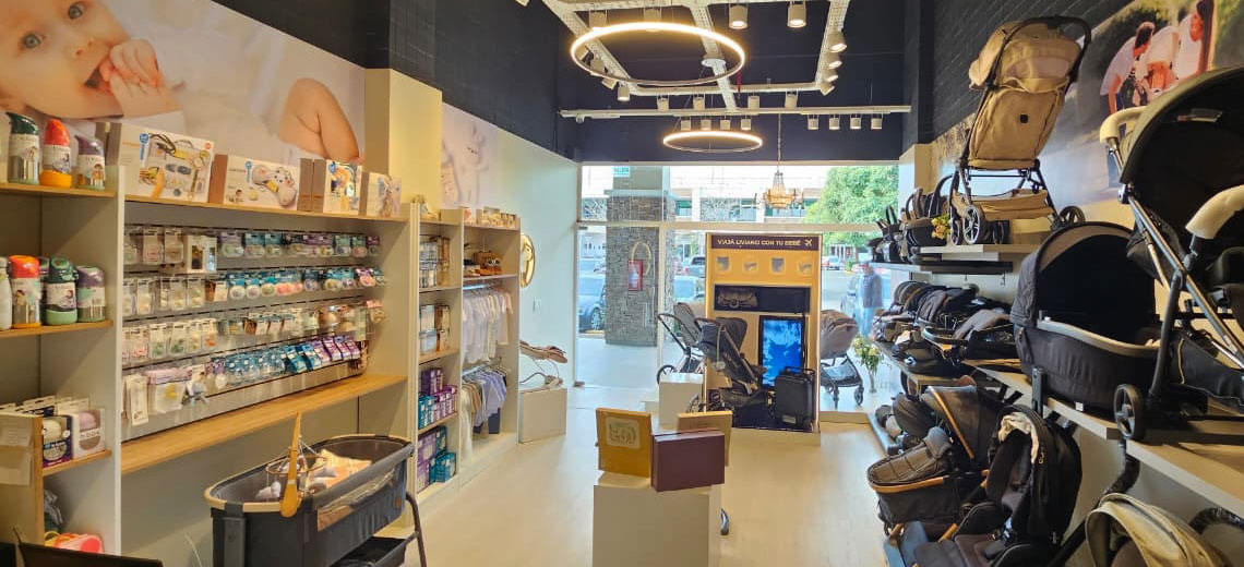 Interior del local de Compañía de Bebés en Remeros Plaza
