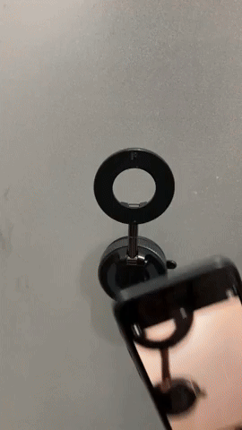 GIF demostrativo del soporte magnético 360 en uso real