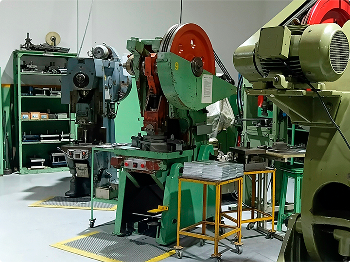 Balancines industriales en la planta de fabricación de Frihel.