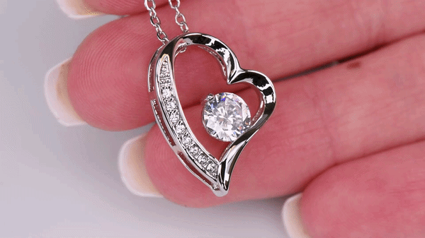 Collar de corazón plateado
