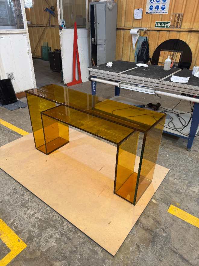 Mesa ratona de vidrio · living