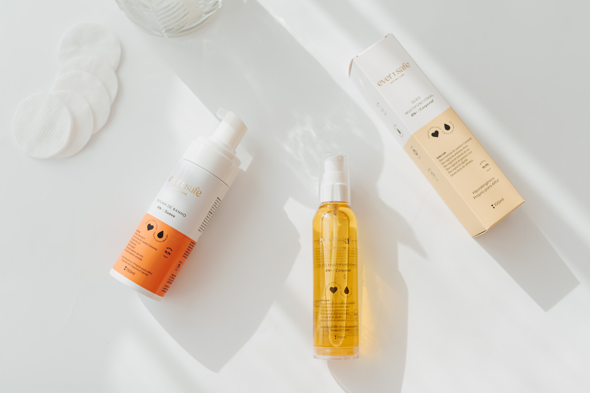 Produtos Ever Safe de cuidado infantil com espuma de banho e óleo multifuncional