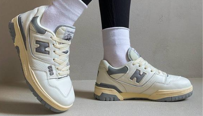 Tênis Aimé Leon Dore x New Balance 550 Silver com detalhes prateados e visual retrô elegante.