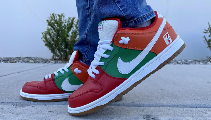 Tênis Nike SB Dunk Low 7-Eleven colorido em verde, laranja e vermelho com design inspirado na rede de conveniência.