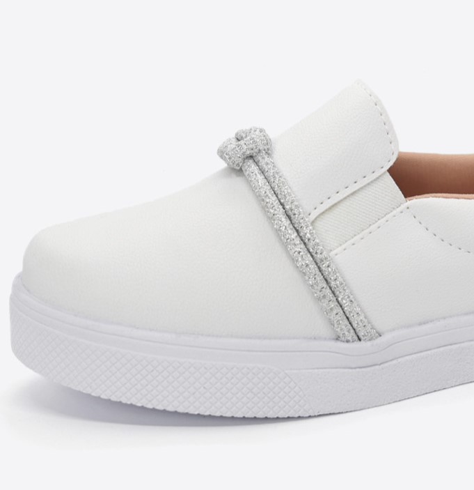 Detalhe Slip On Branco com Detalhe Prateado Bia Calçados