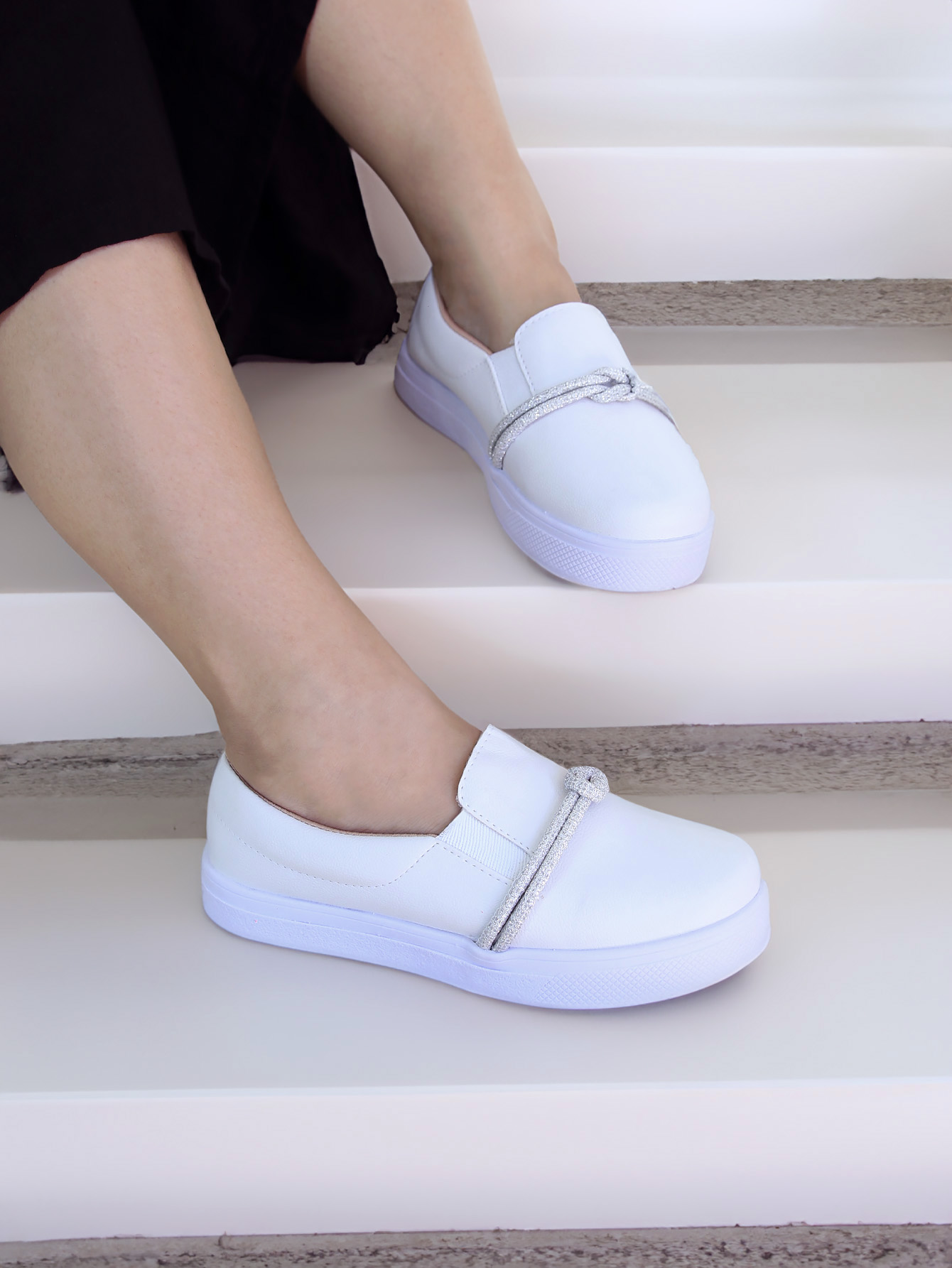 Slip On Feminino Branco com Detalhe Prateado Bia Calçados
