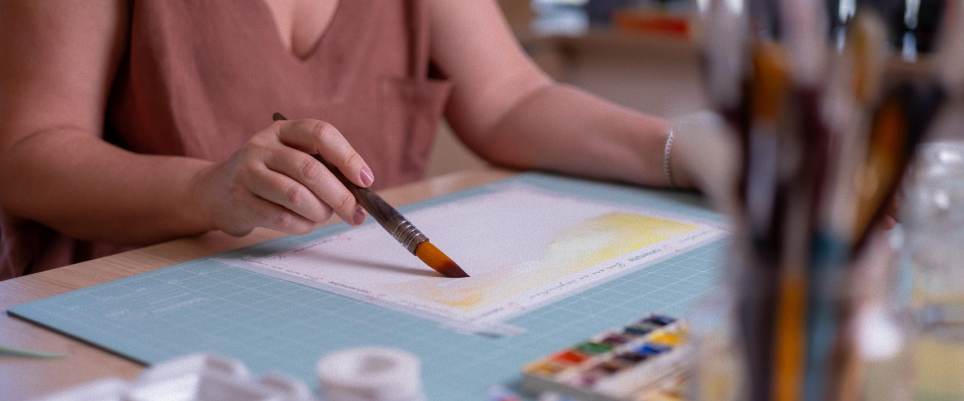 Luciana Costantin no ateliê criativo