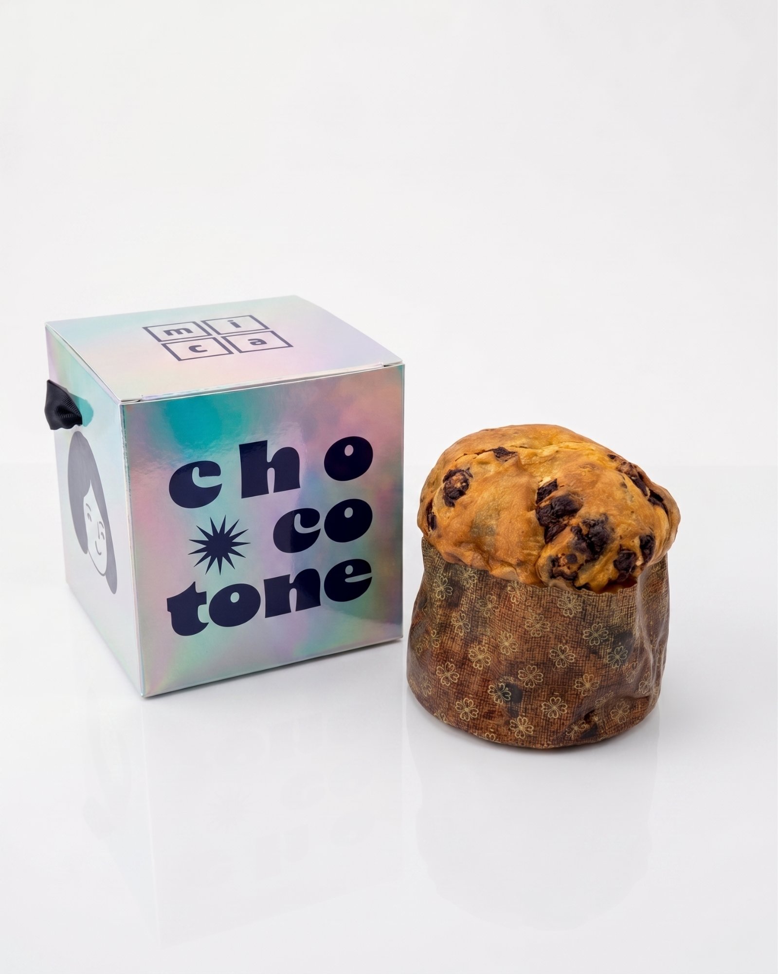 Chocotones e latas de Natal