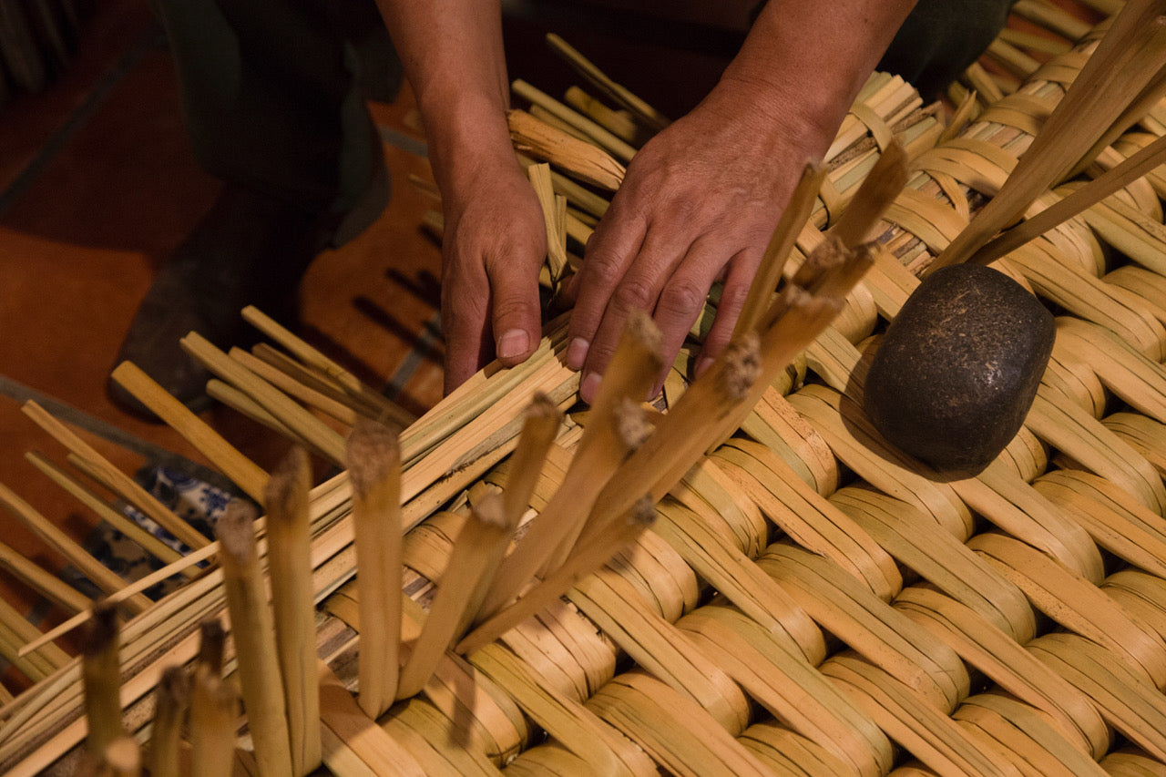 Hands weaving