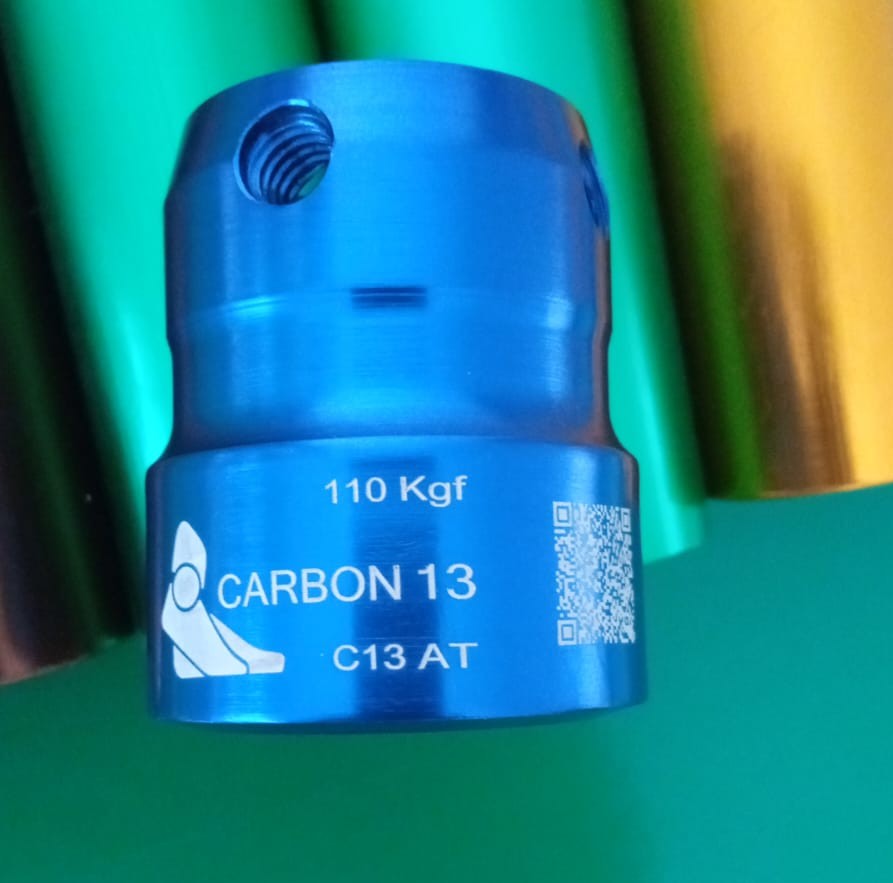 Peça em Titânio gravado com código QR e identificação