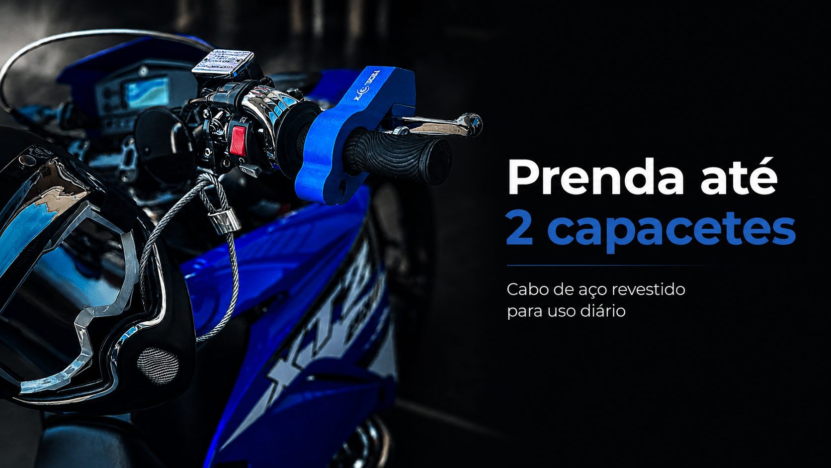 Trava de capacete TeckLock prendendo capacete junto à moto