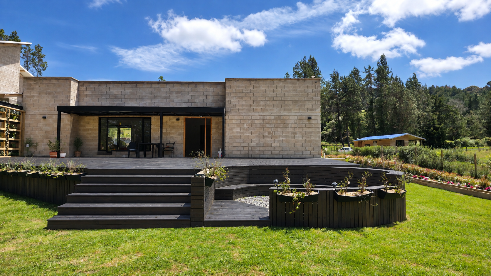 Deck Lasur tono Negro aplicado sobre madera exterior